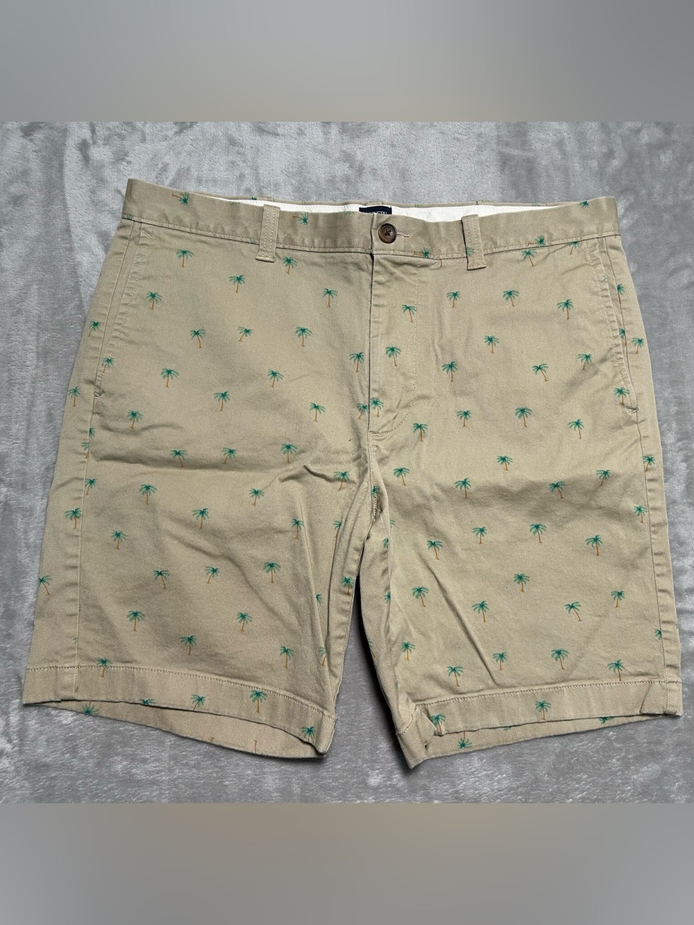 J Crew Critter Flex Chino Shorts 9” Men’s 36 Tan Palm Trees Beach Vacation